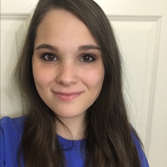 Meet your Posher, Jessica - Picture 2 of 2